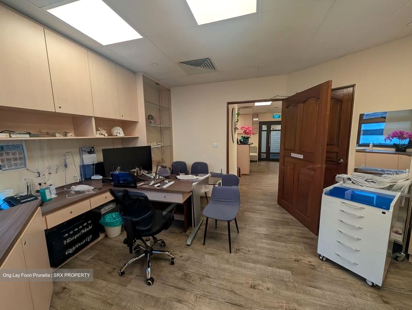 Gleneagles Hospital (D10), Retail #563486401